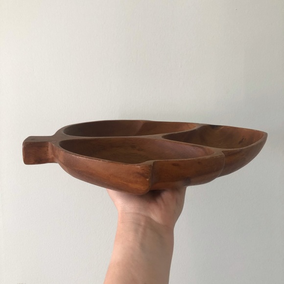 • SOLD • Acacia wood leaf sectional bowl - Picture 3 of 4